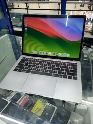 MacBook air 2019 128gb 8gb